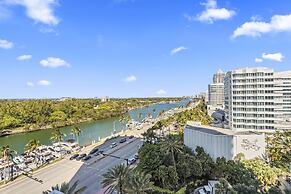 Luxury apt with Bay View at Miami Beach