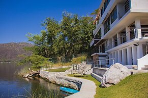 Casa Blanca Laguna by Casa Naiyari