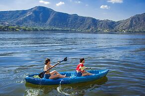 Casa Blanca Laguna by Casa Naiyari