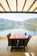 Casa Blanca Laguna by Casa Naiyari