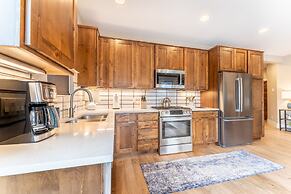 Blue River Flats Building 2 #302 By Summit County Mountain Retreats