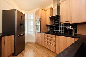 The Cranley Gardens Escape - Spacious 2bdr Flat