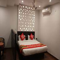 Hotel Meenakshi Palace