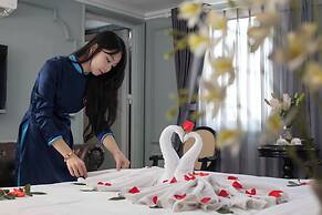 Amica Premier Hotel and Travel