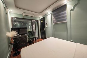 Amica Premier Hotel and Travel