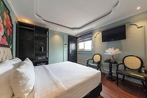 Amica Premier Hotel and Travel