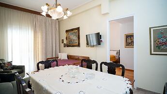 Theoni Central Apartment