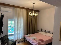Theoni Central Apartment