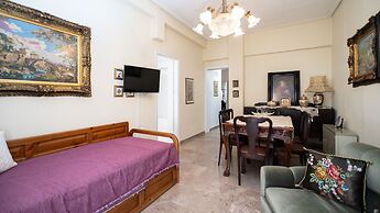 Theoni Central Apartment