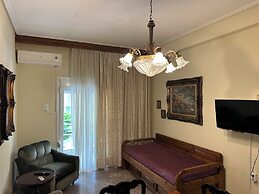 Theoni Central Apartment