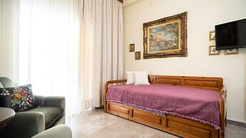Theoni Central Apartment
