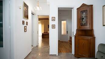 Theoni Central Apartment