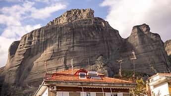 Theoni Central Apartment