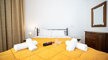 Theoni Central Apartment