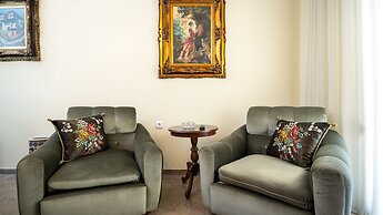 Theoni Central Apartment