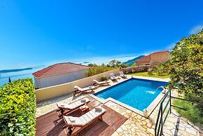 Villa Platanus With Private Pool & Sea View