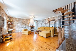 Villa Platanus With Private Pool & Sea View