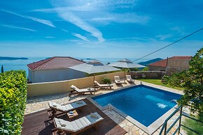 Villa Platanus With Private Pool & Sea View