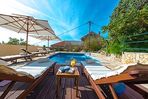 Villa Platanus With Private Pool & Sea View