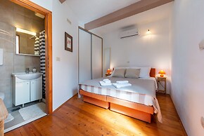 Villa Platanus With Private Pool & Sea View