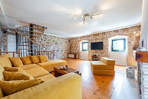 Villa Platanus With Private Pool & Sea View