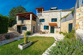 Villa Platanus With Private Pool & Sea View