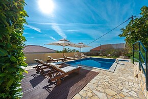 Villa Platanus With Private Pool & Sea View
