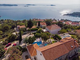 Villa Platanus With Private Pool & Sea View