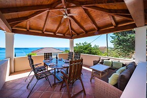 Villa Platanus With Private Pool & Sea View