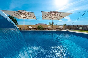 Villa Platanus With Private Pool & Sea View