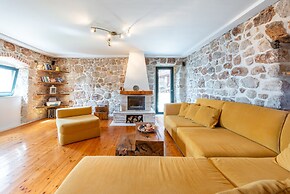 Villa Platanus With Private Pool & Sea View