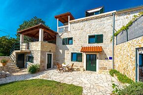 Villa Platanus With Private Pool & Sea View