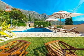 Villa Platanus With Private Pool & Sea View