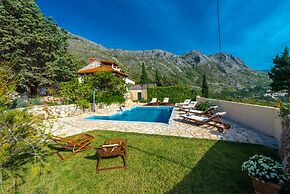 Villa Platanus With Private Pool & Sea View
