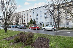 Charming Apartment in Cracow by Renters