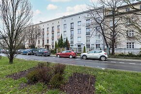 Charming Apartment in Cracow by Renters
