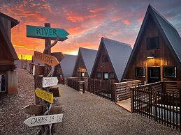 Wrong Way River Lodge & Cabins