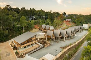 Wrong Way River Lodge & Cabins