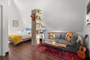 Wrong Way River Lodge & Cabins