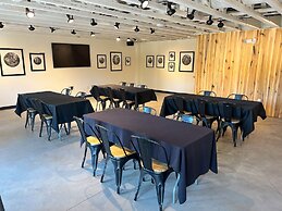 Wrong Way River Lodge & Cabins