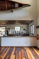 Wrong Way River Lodge & Cabins