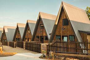 Wrong Way River Lodge & Cabins