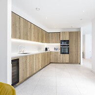 Luxury Spacious Flat With Communal Gardens Parking