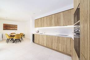 Luxury Spacious Flat With Communal Gardens Parking