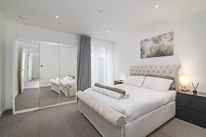 Luxury Spacious Flat With Communal Gardens Parking