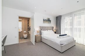 Luxury Spacious Flat With Communal Gardens Parking