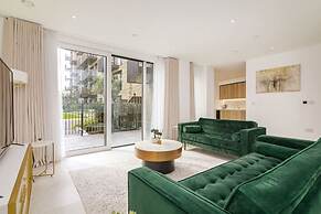 Luxury Spacious Flat With Communal Gardens Parking
