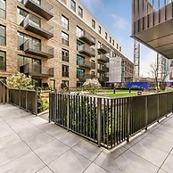 Luxury Spacious Flat With Communal Gardens Parking