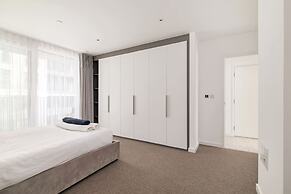 Luxury Spacious Flat With Communal Gardens Parking