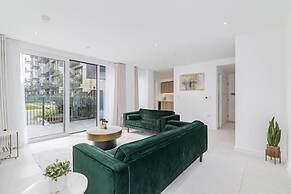 Luxury Spacious Flat With Communal Gardens Parking